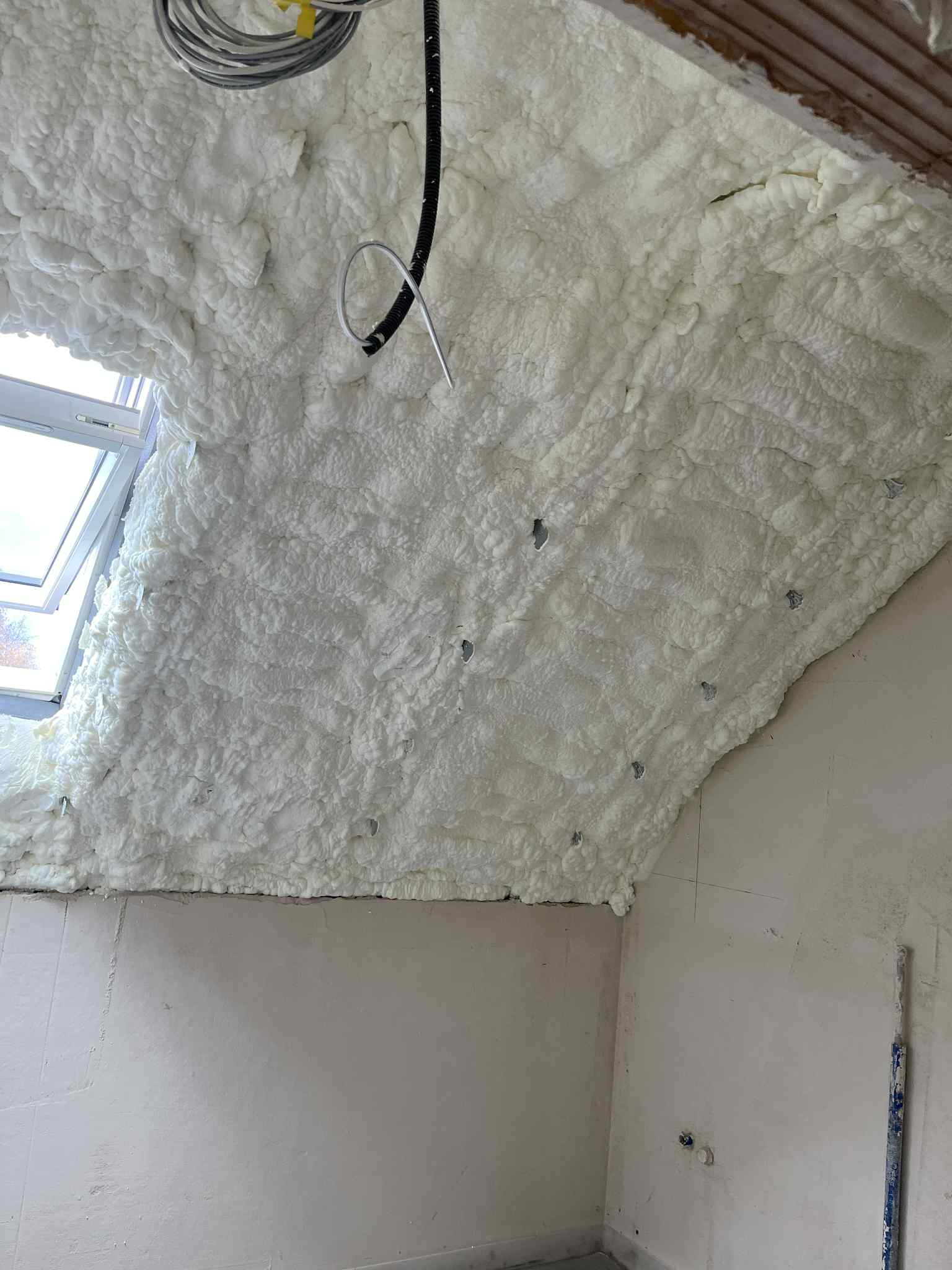 Szczelność piany PUR - eliminacja mostków termicznych