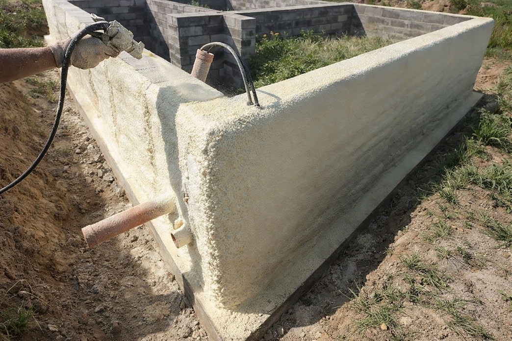 Ocieplanie fundamentów pianą PUR - ochrona przed wilgocią i stratami cieplnymi