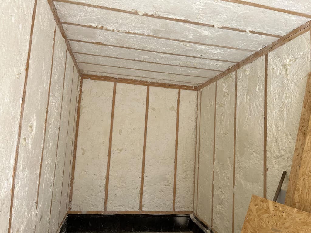 Realizacja 35 – ocieplanie stropu pianą PUR