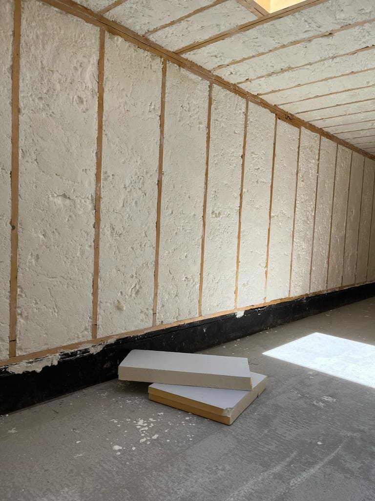 Realizacja 37 – elewacja domu ocieplonego pianą PUR